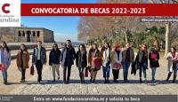 Abierta la convocatoria de becas 2022-2023 de Fundación Carolina  Tengo el placer de informarle de que el pasado viernes 21 de enero la Fundación Carolina publicó la 22ª edición de su convocatoria de becas correspondiente al curso académico 2022-2023.   En esta 22ª edición se ofertan 594 becas distribuidas en las siguientes modalidades:   •	236 becas de postgrado •	90 becas de doctorado y estancias cortas postdoctorales •	27 becas de movilidad de profesores  •	121 becas de estudios institucionales •	120 ren